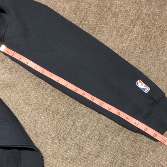 NETS Sweater - Picture 8 of 10